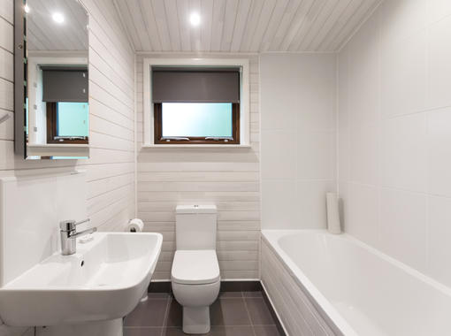 Bathroom with white bathroom suite